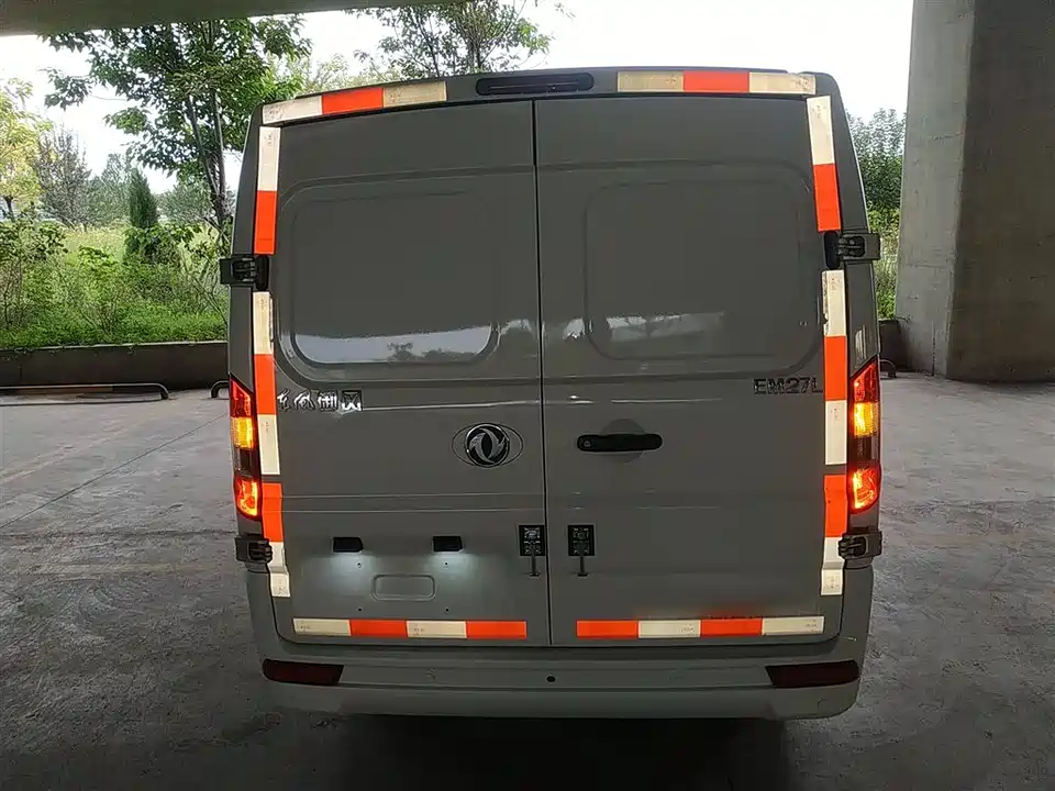 Dongfeng Yufeng EM27