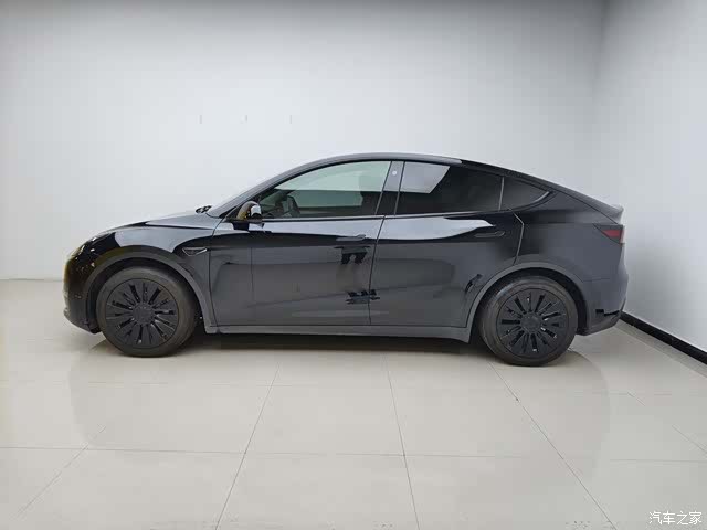 Tesla Model Y, 2022 2