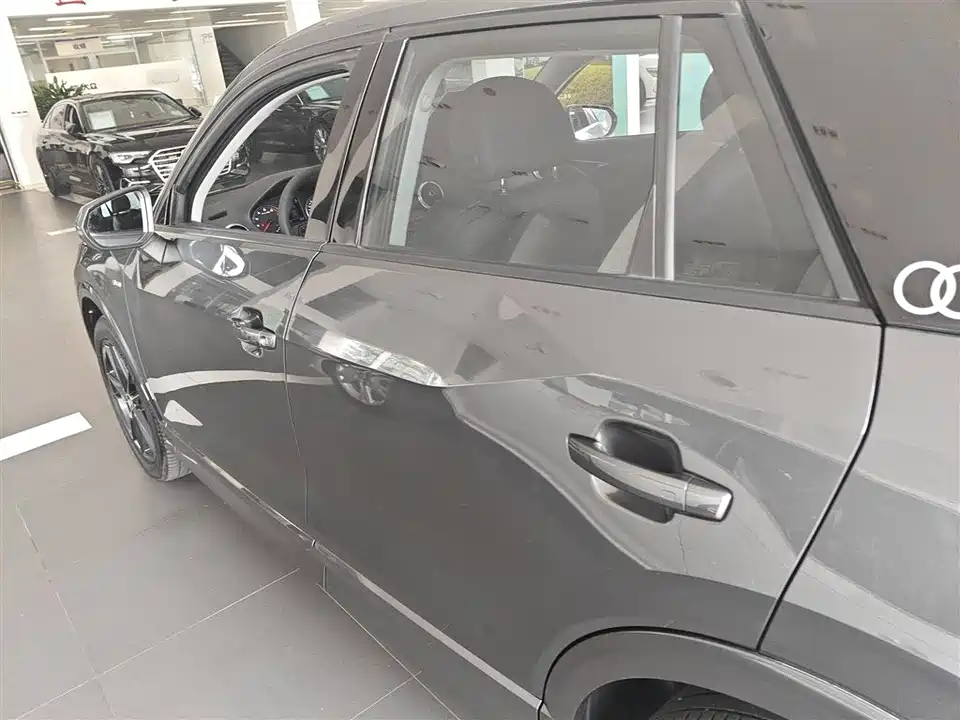 Audi Q2L