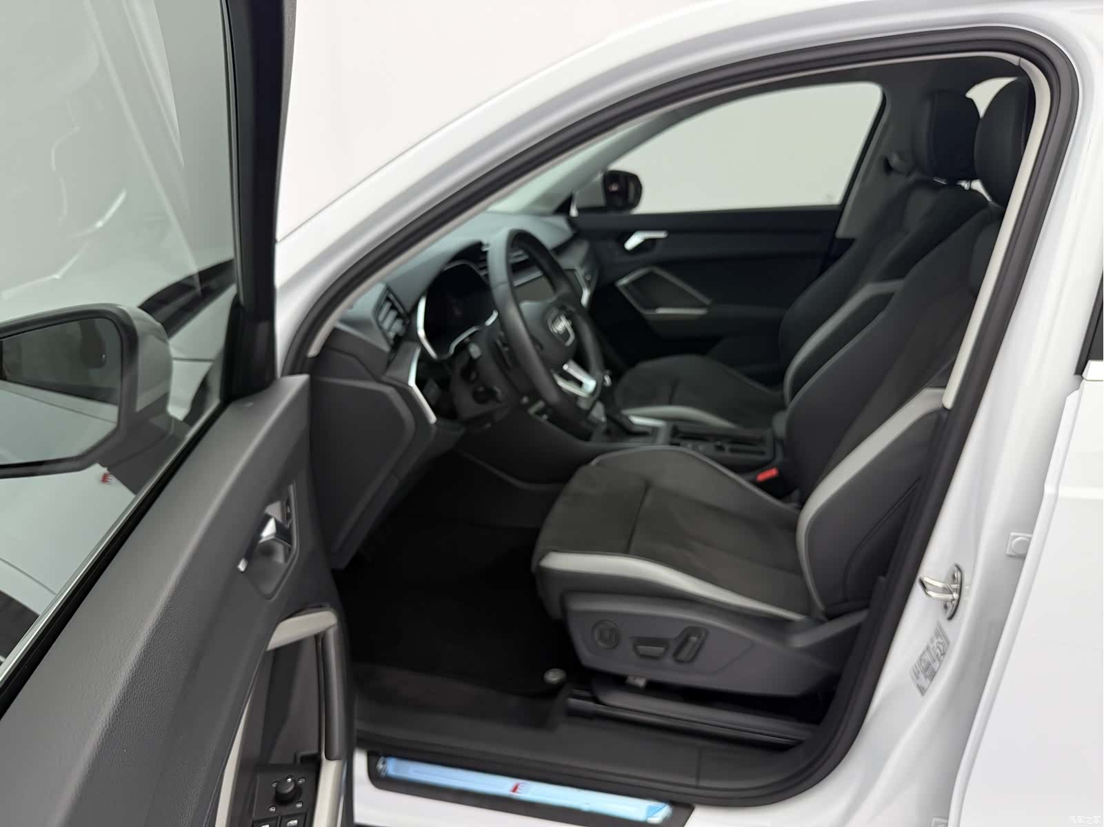Audi Q3, 2023 20