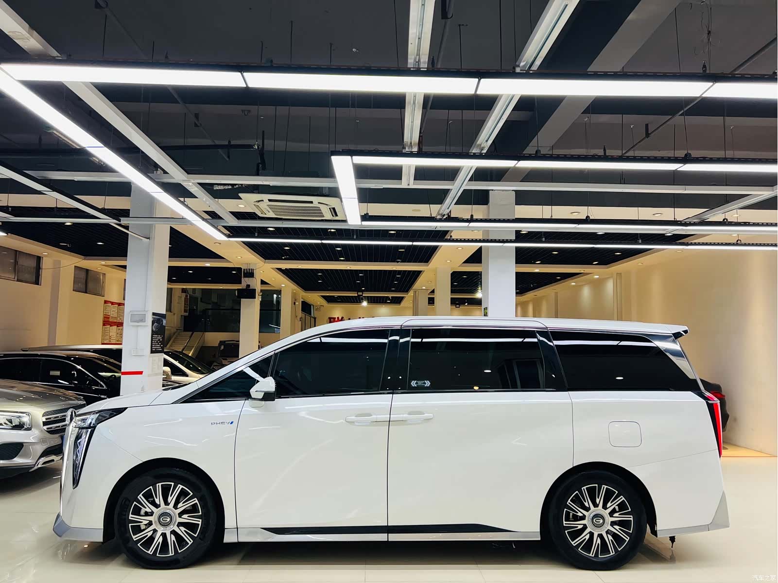 Trumpchi E9, 2024 18