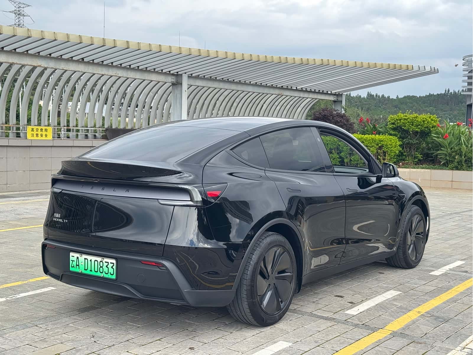Tesla Model Y, 2025 11