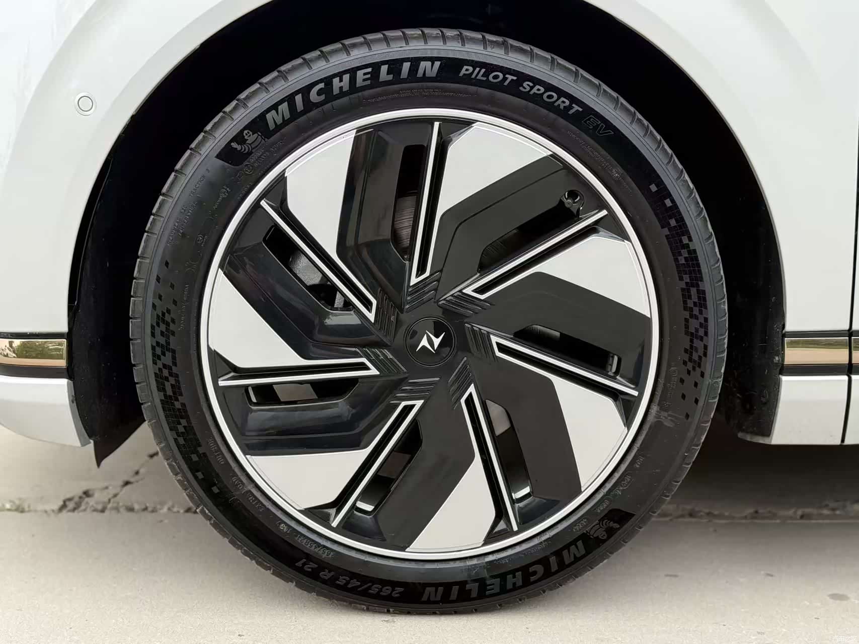 DongFeng eπ008, 2025 10