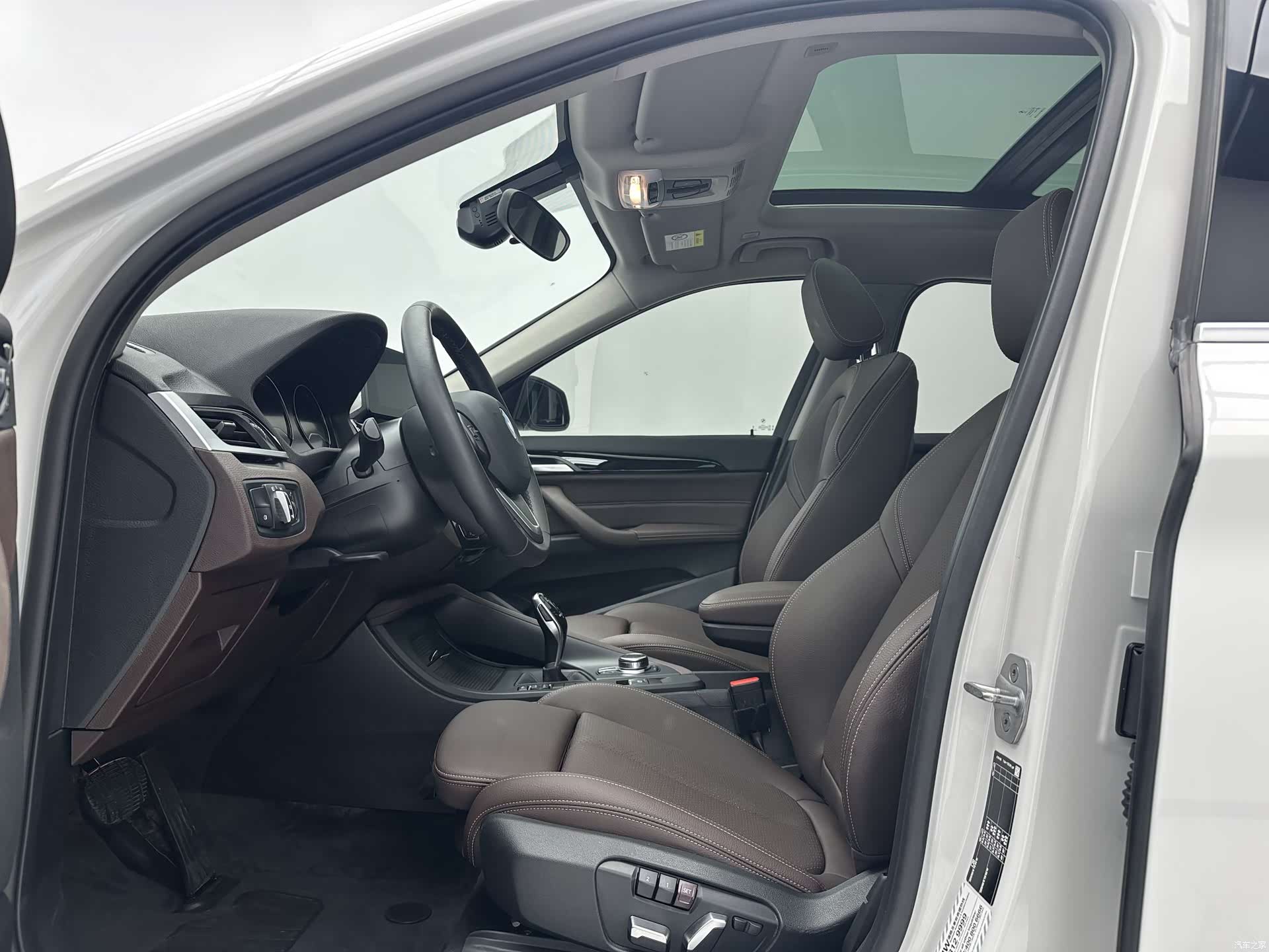 BMW X1, 2023 все фото