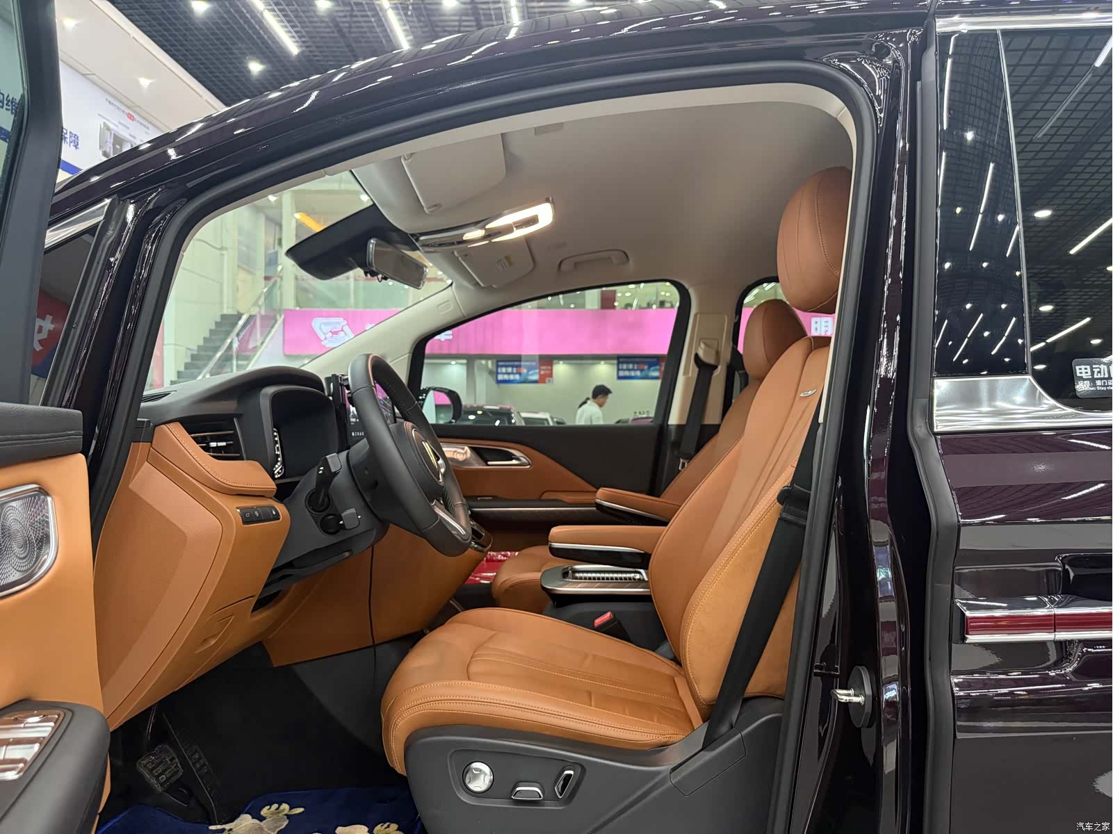 Hongqi HQ9, 2025 12