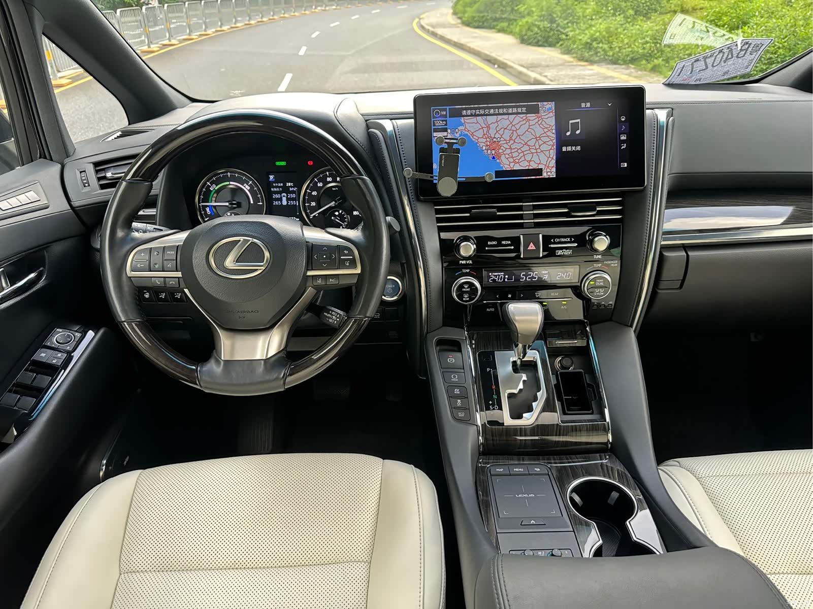 Lexus LM, 2021 8