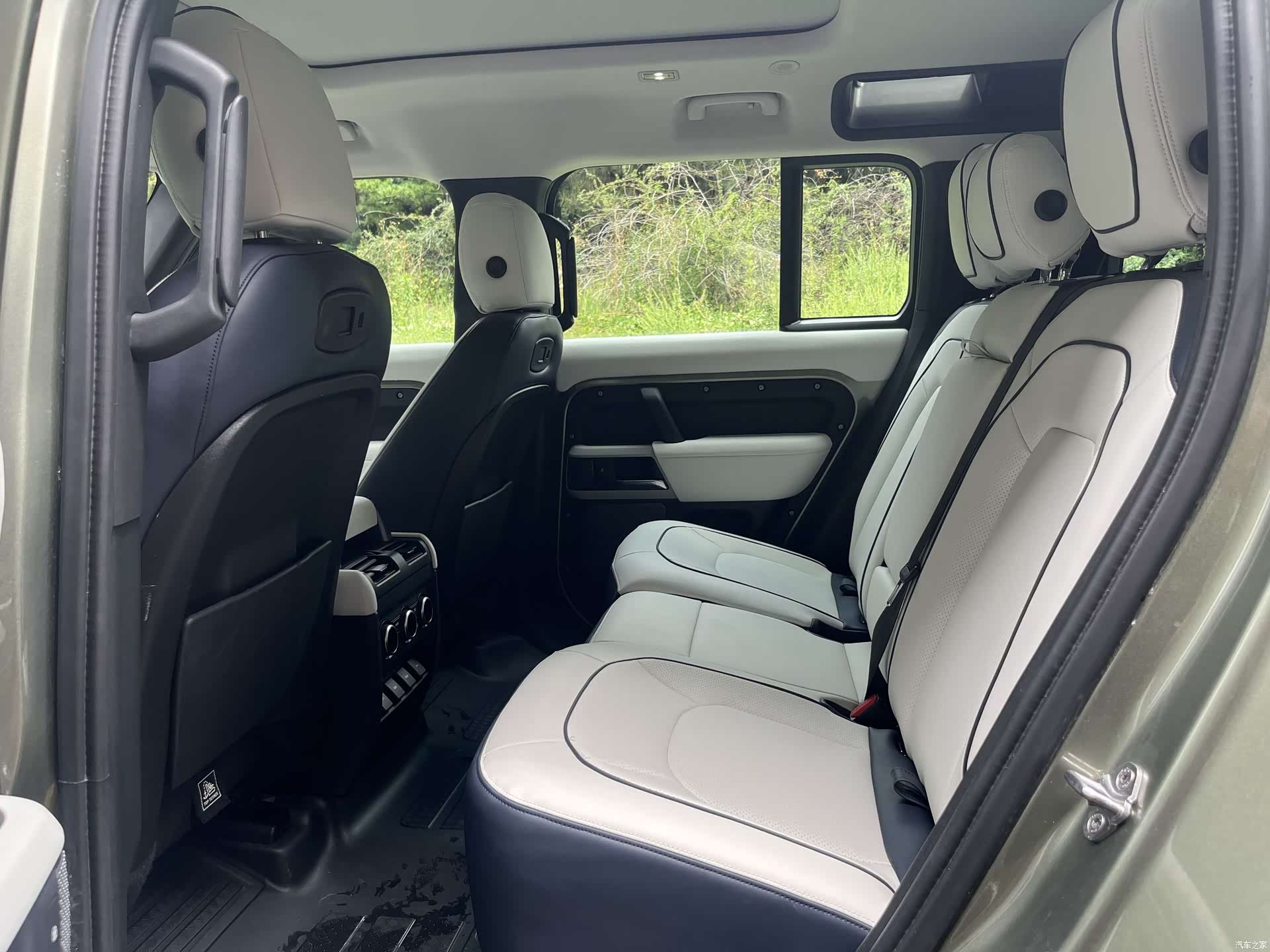 Land Rover Defender, 2020 8