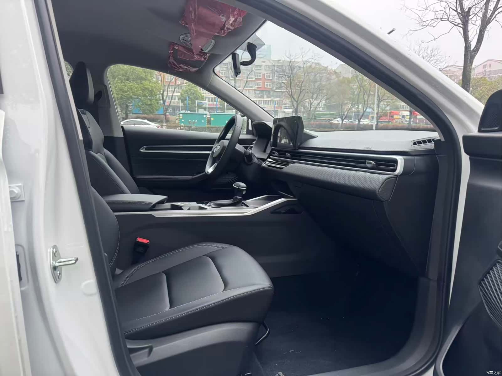 Geely Emgrand, 2026 11