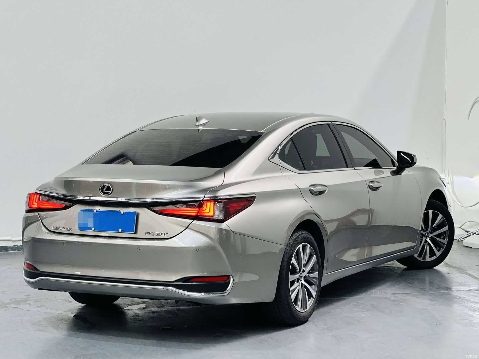 Lexus ES, 2021 все фото