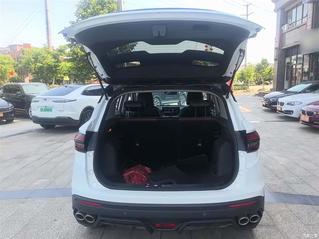 Geely Coolray, 2022 19