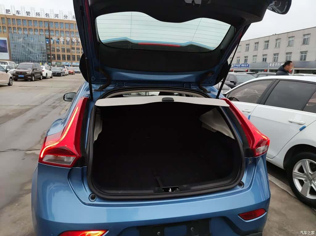 Volvo V40, 2016 15