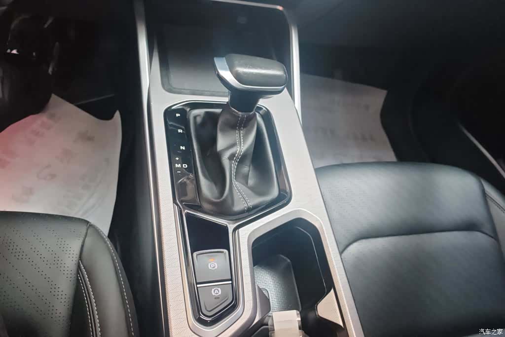 Geely Emgrand, 2023 16