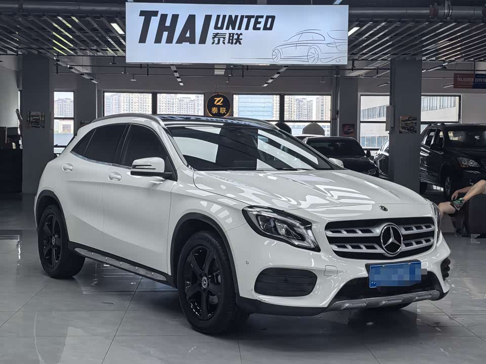 Mercedes-Benz GLA Mercedes-Benz GLA