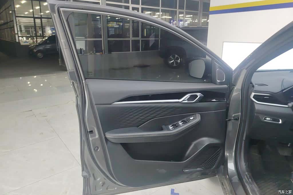 Geely Coolray, 2025 7
