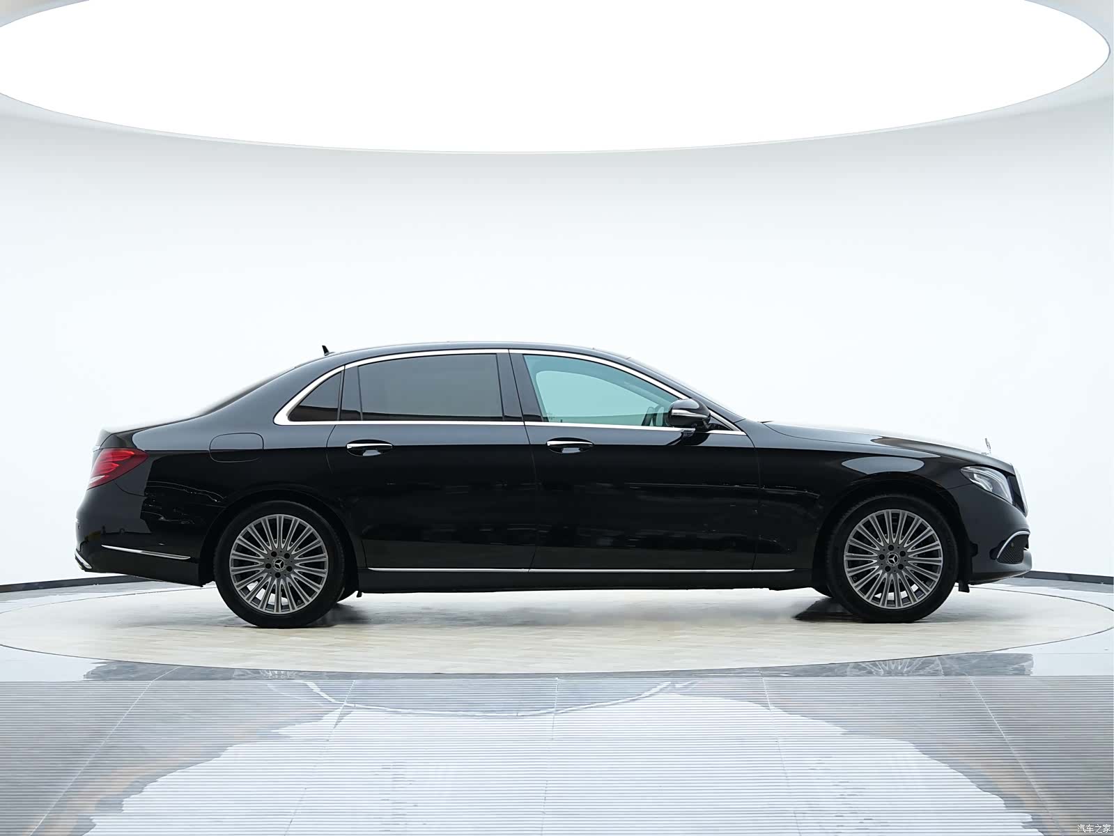 Mercedes-Benz E-Class, 2020 4