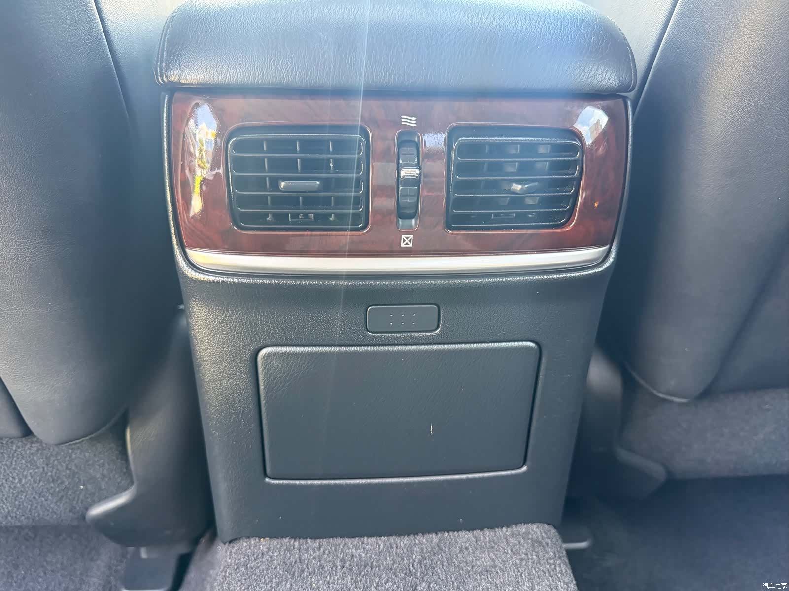 Infiniti Q70, 2015 12