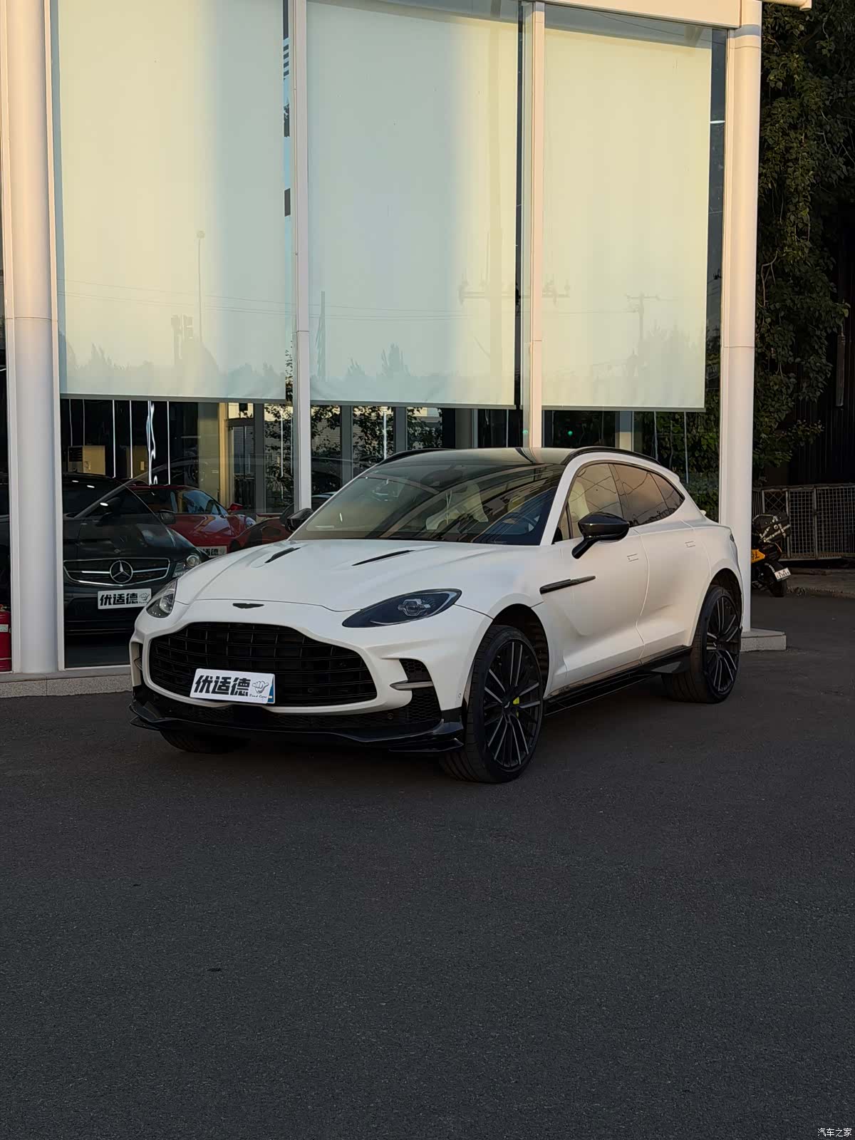 Aston Martin DBX