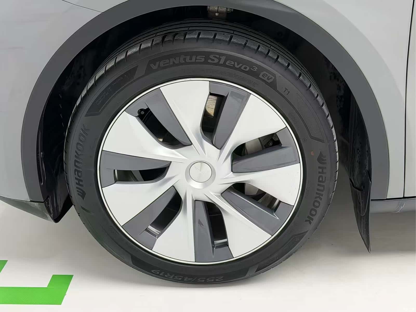 Tesla Model Y, 2023 8
