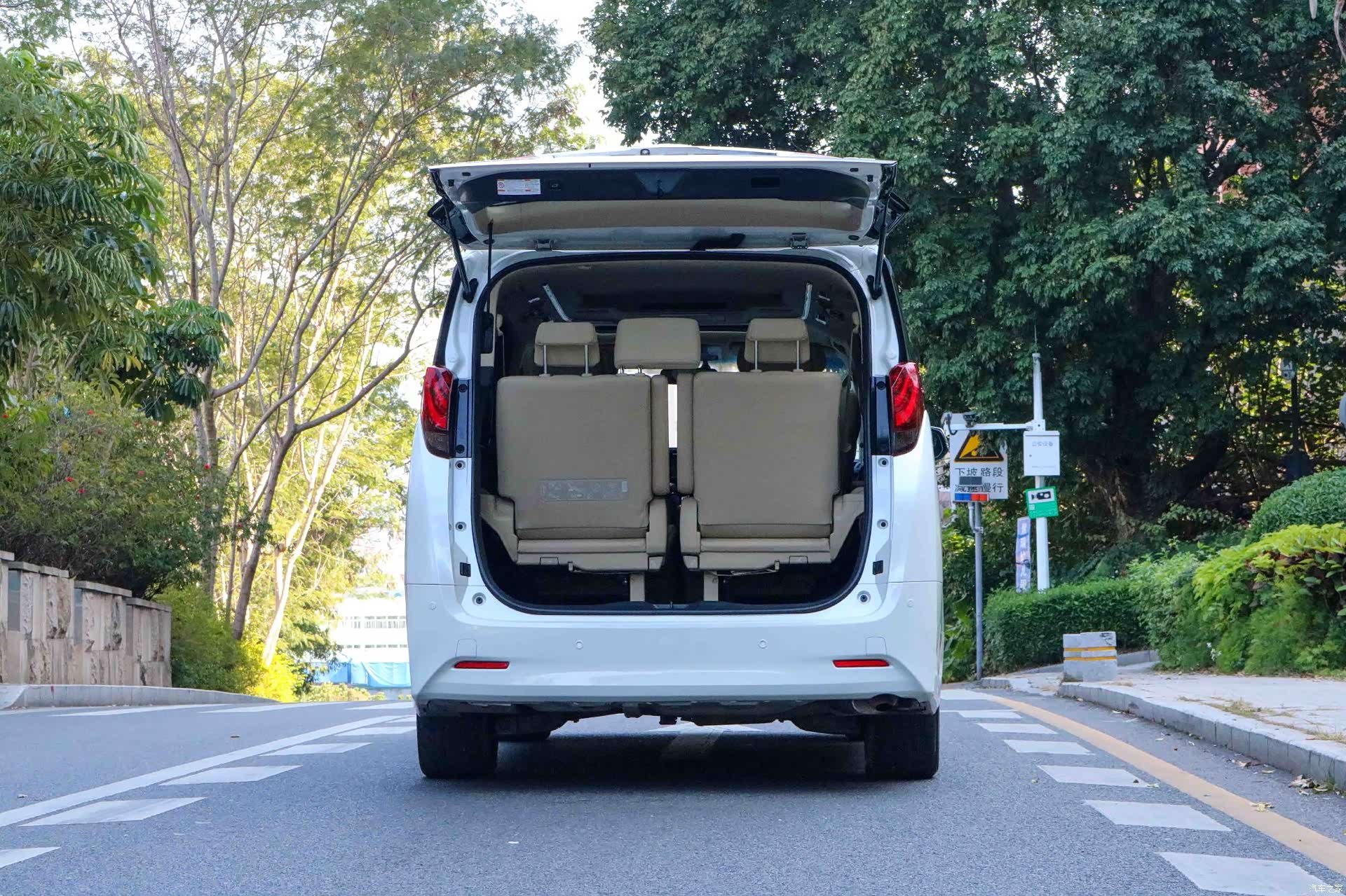 Toyota Alphard, 2018 16