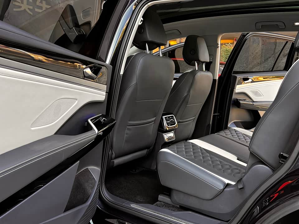 Volkswagen ID.6 CROZZ