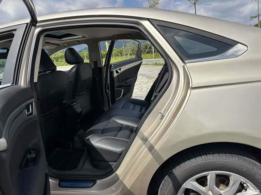 Geely Emgrand, 2017 23