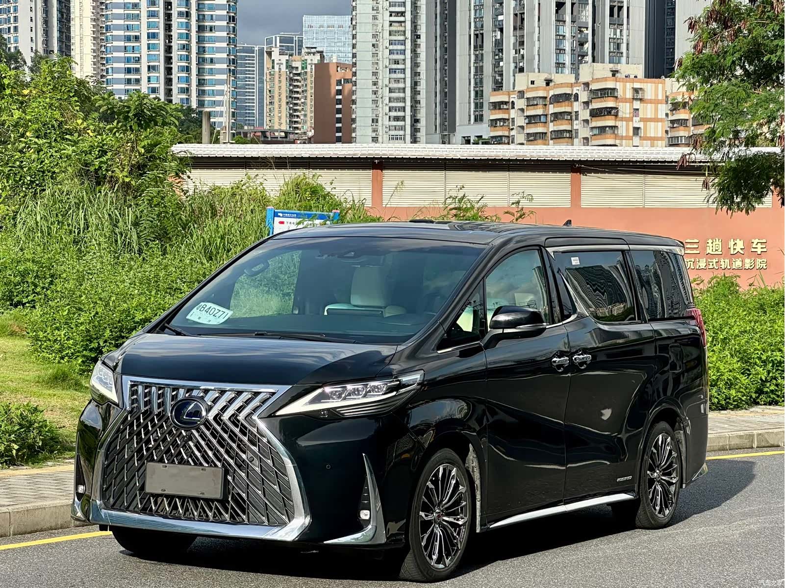 Lexus LM, 2021 1