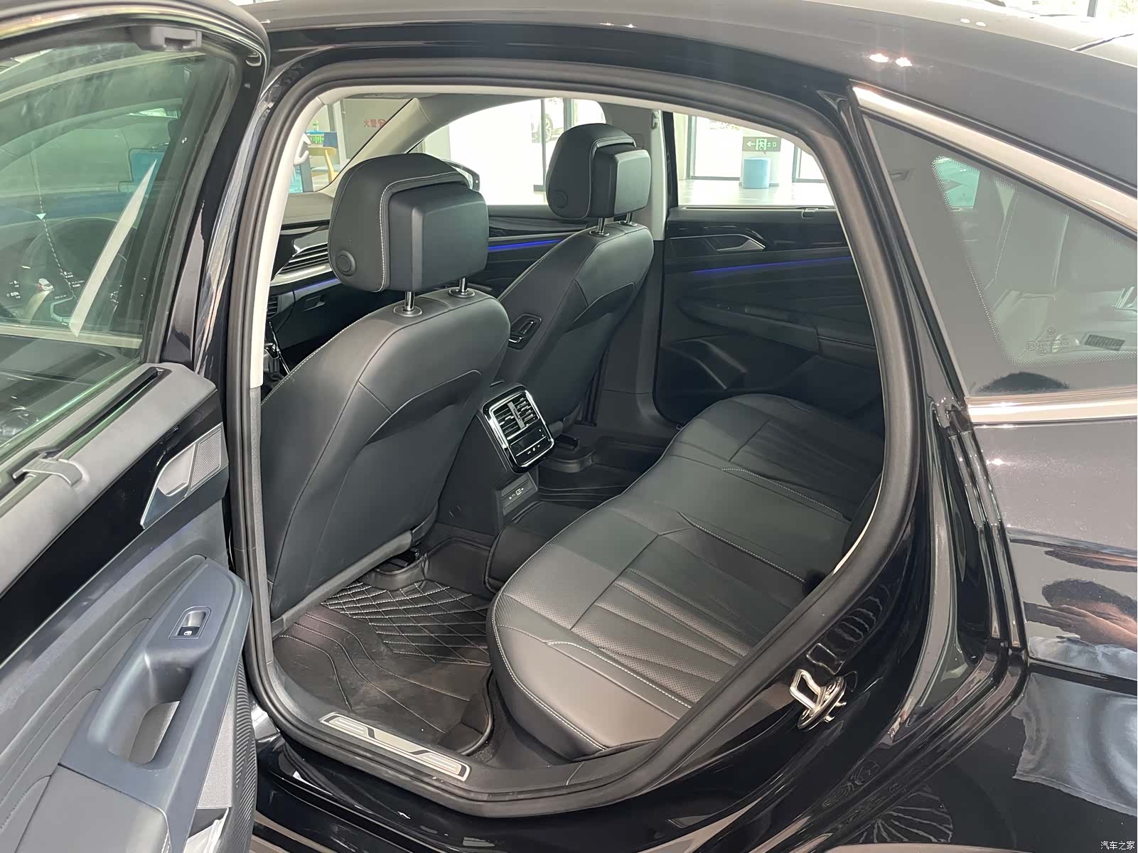 Volkswagen Passat, 2025 8