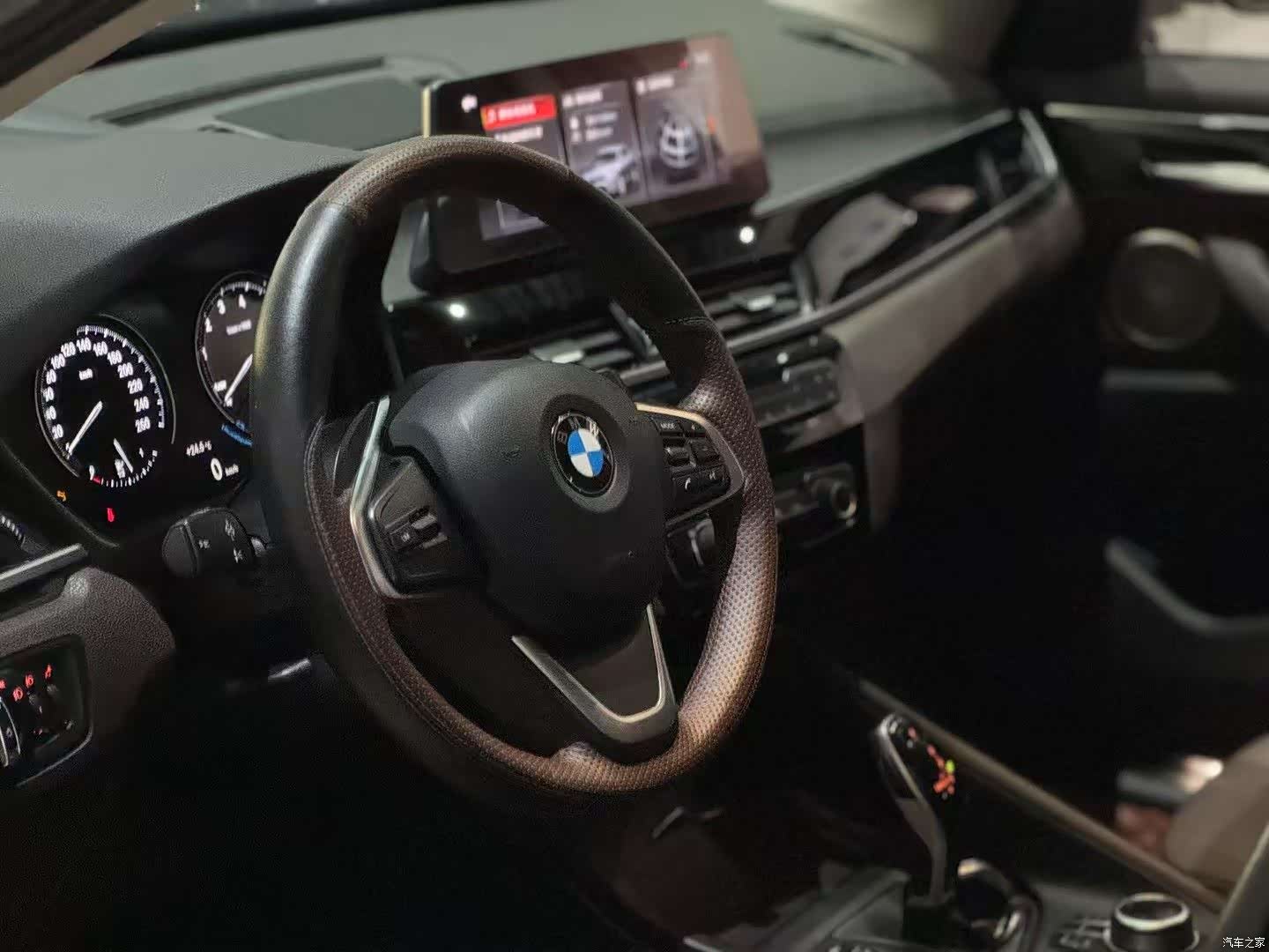 BMW X1, 2021 все фото