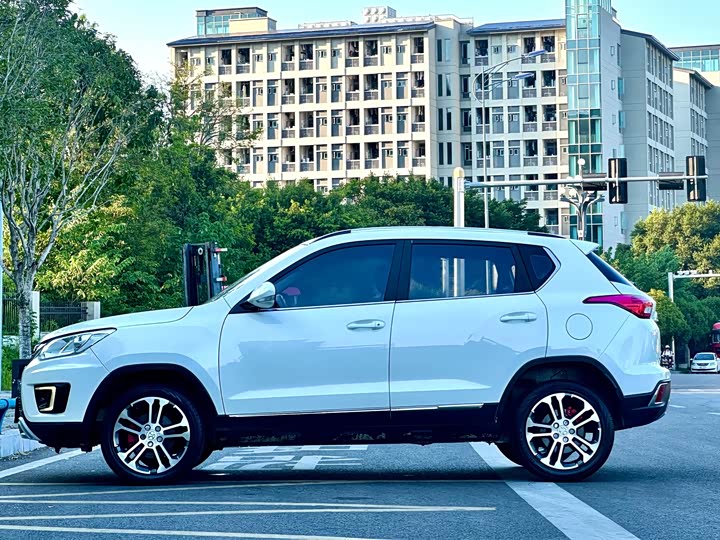 BAIC shen bao X35 2016 1.5L АКПП Luxury
