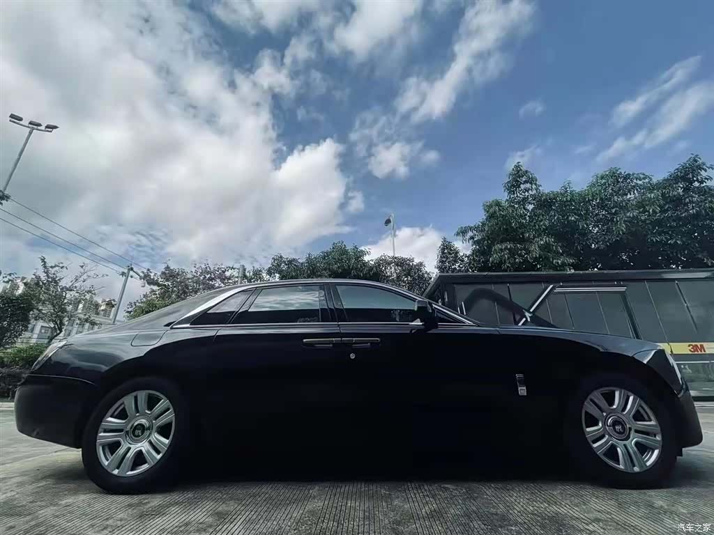 Rolls-Royce Ghost, 2022 4
