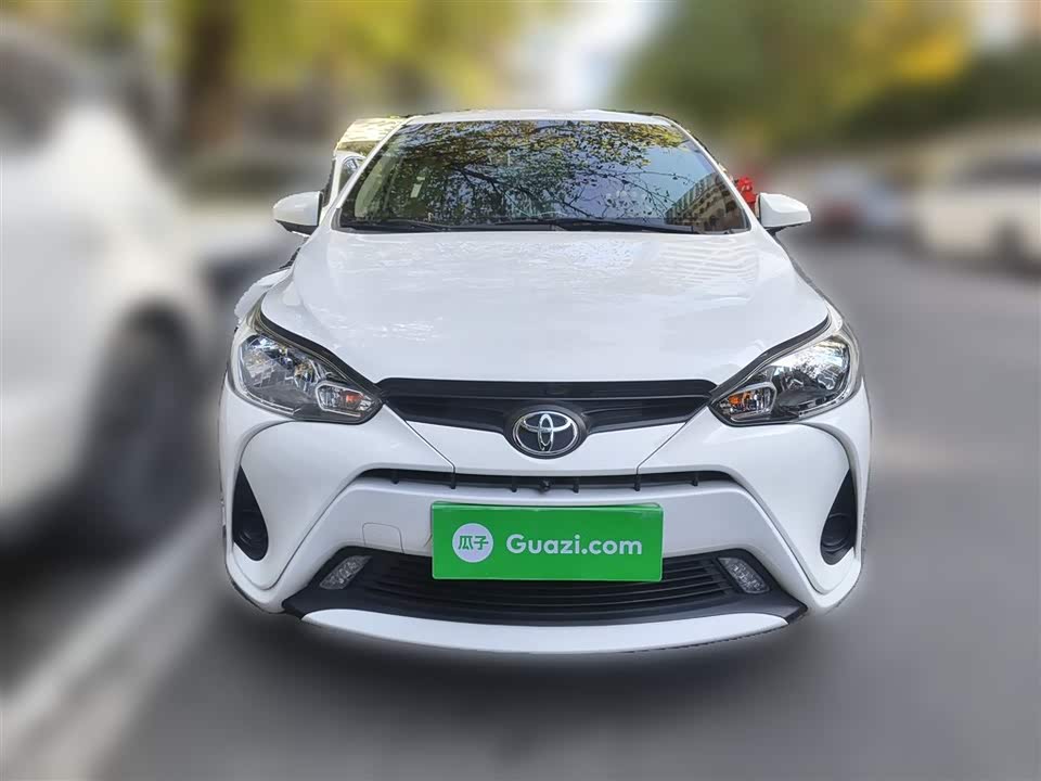 Toyota YARiS L to enjoy