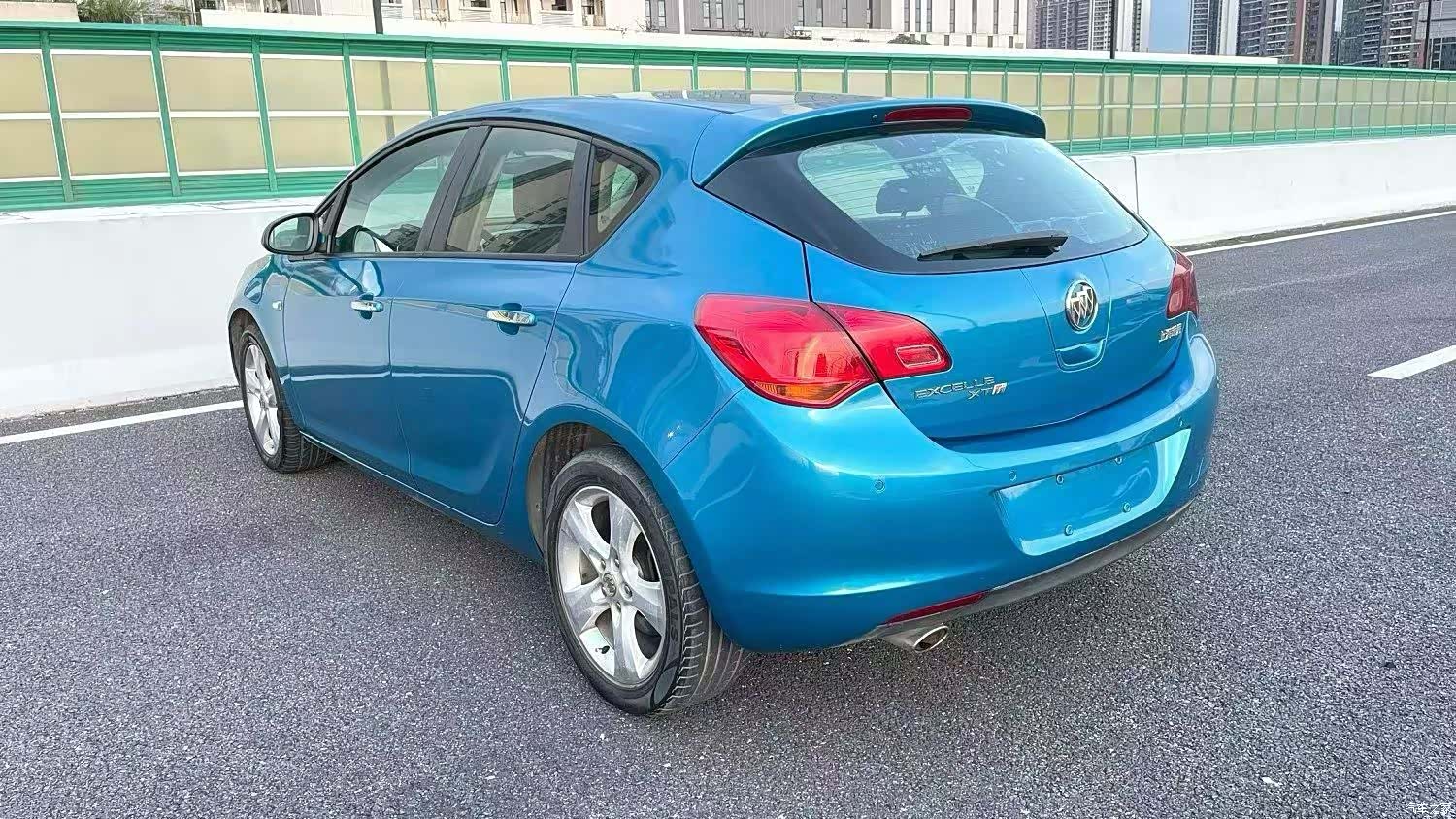 Buick XT, 2010 7