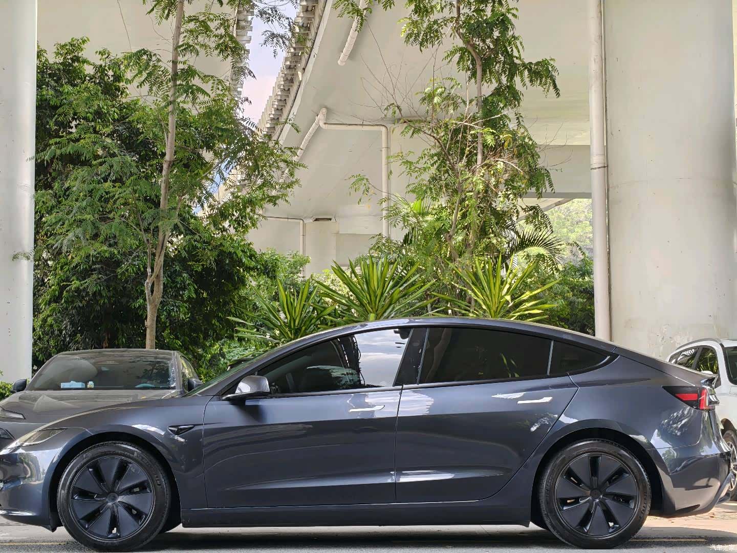 Tesla Model 3, 2025 7