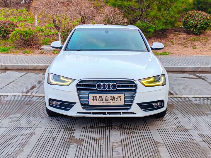 Audi A4L 2015 35 TFSI АКПП Комфорт