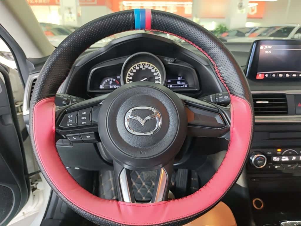 Mazda Mazda3, 2017 11
