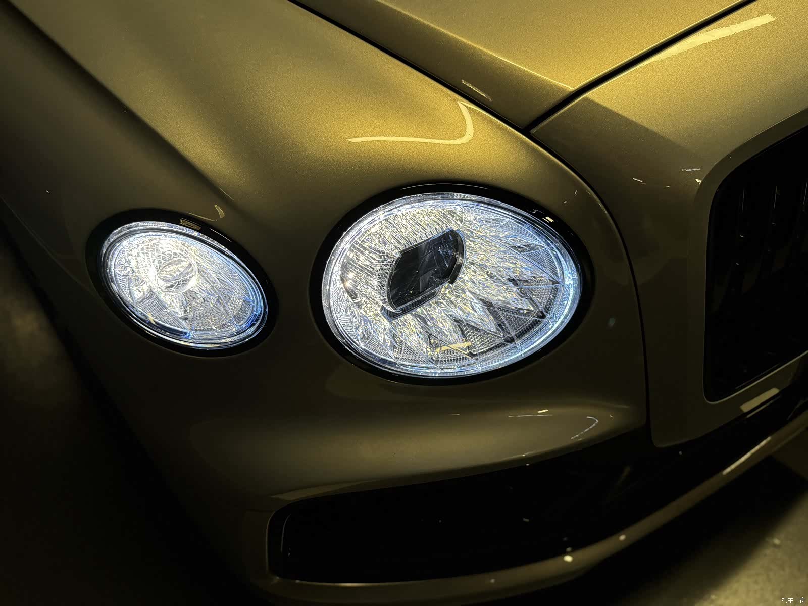 Bentley Flying Spur, 2023 12