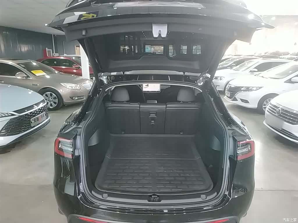 Tesla Model Y, 2023 19