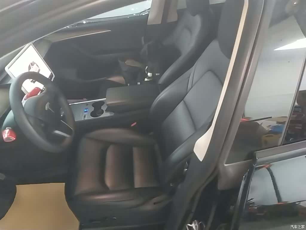 Tesla Model Y, 2023 15