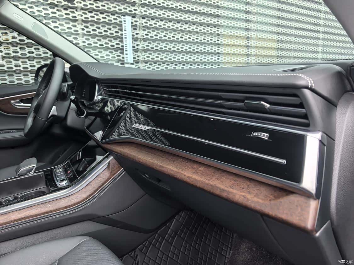 Audi Q7, 2025 12