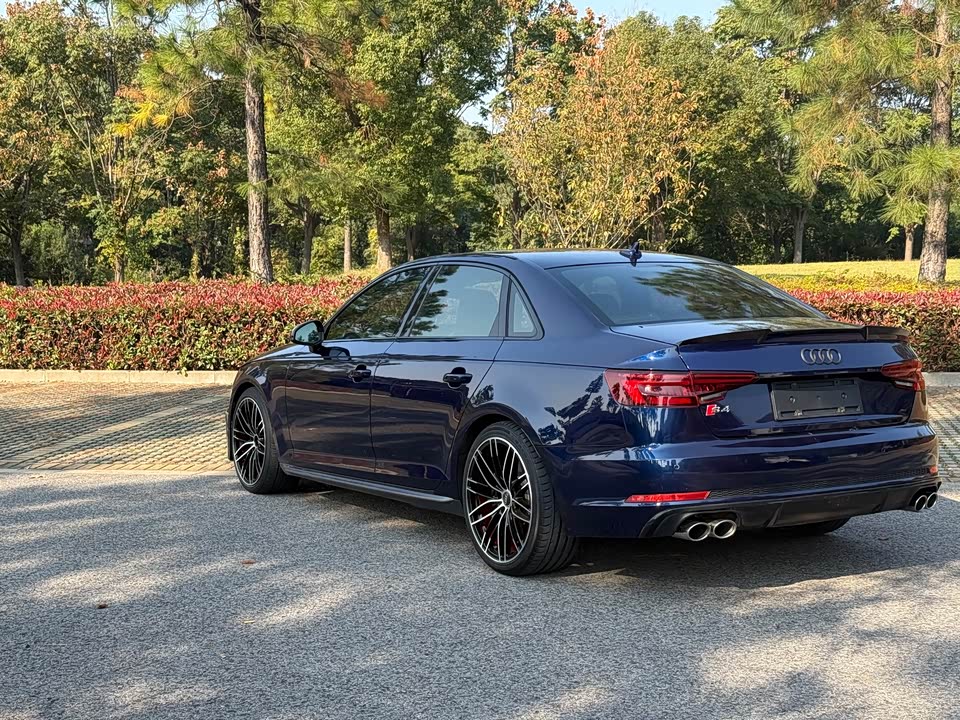 Audi S4