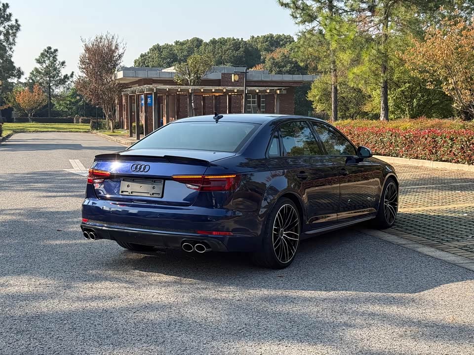 Audi S4