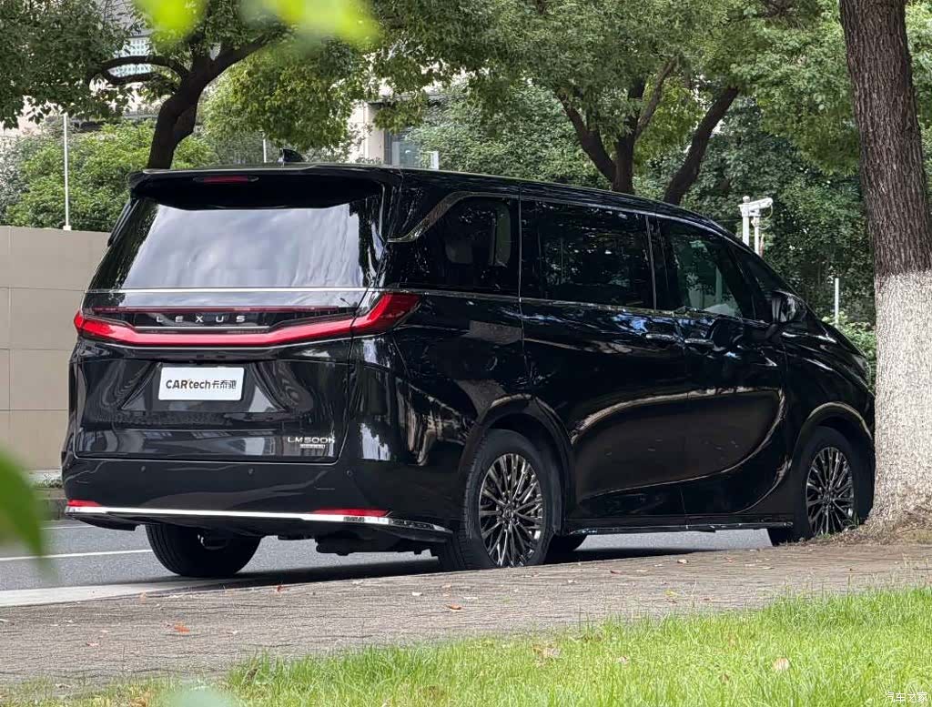 Lexus LM, 2024 3
