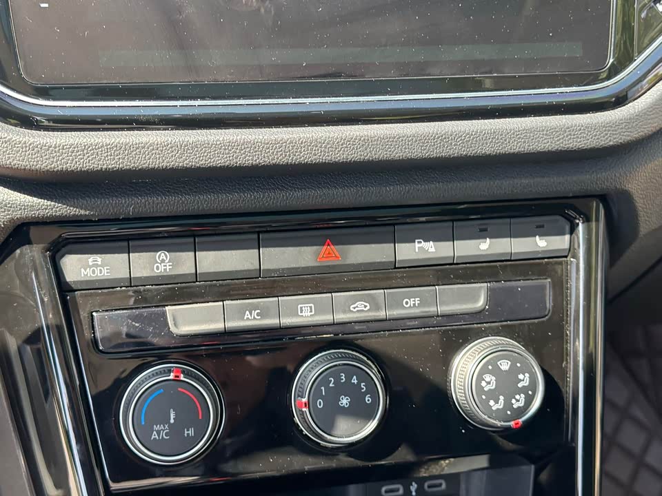 Volkswagen T-ROC exploring Songs