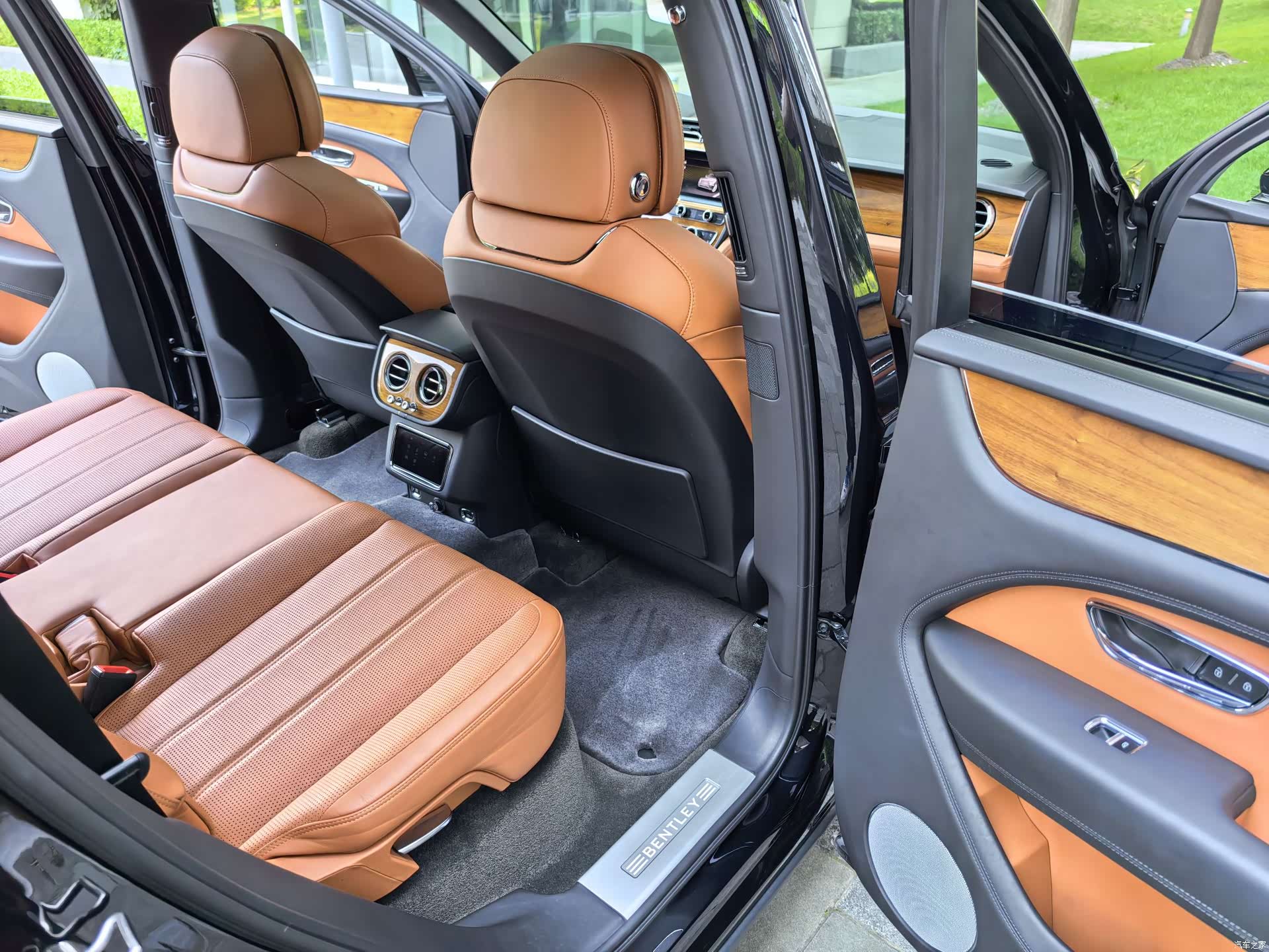 Bentley Bentayga, 2021 20