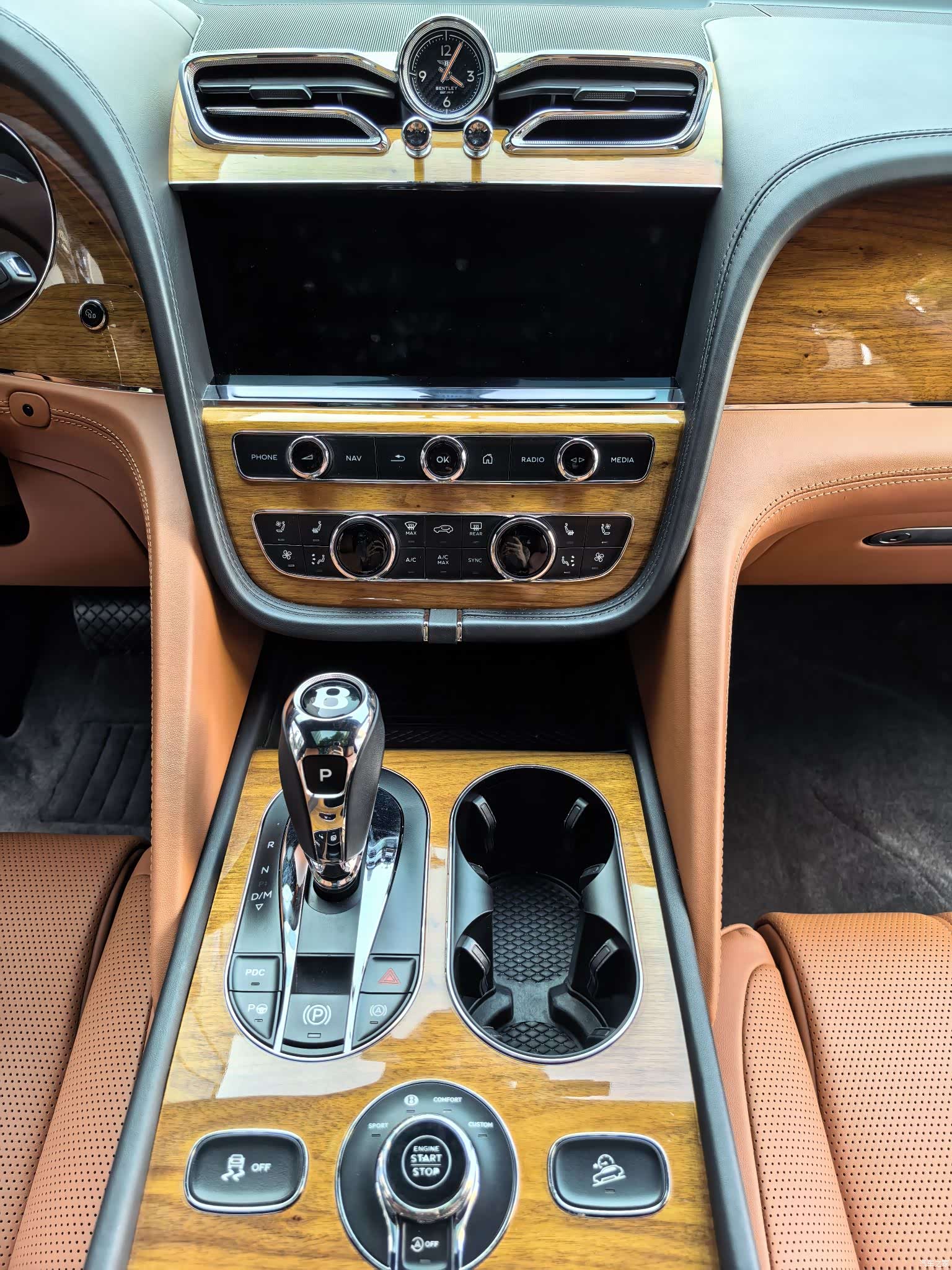 Bentley Bentayga, 2021 43