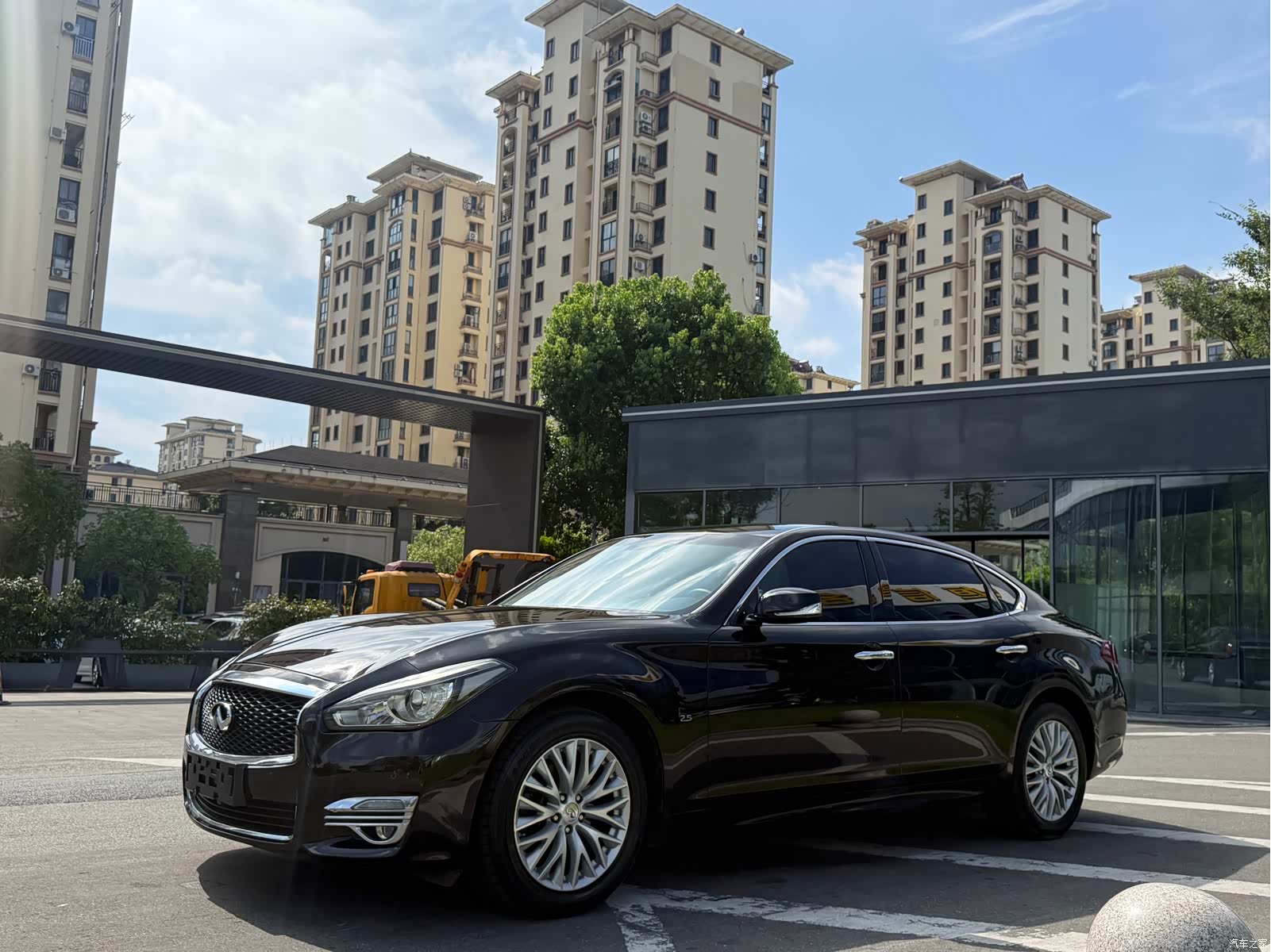 Infiniti Q70