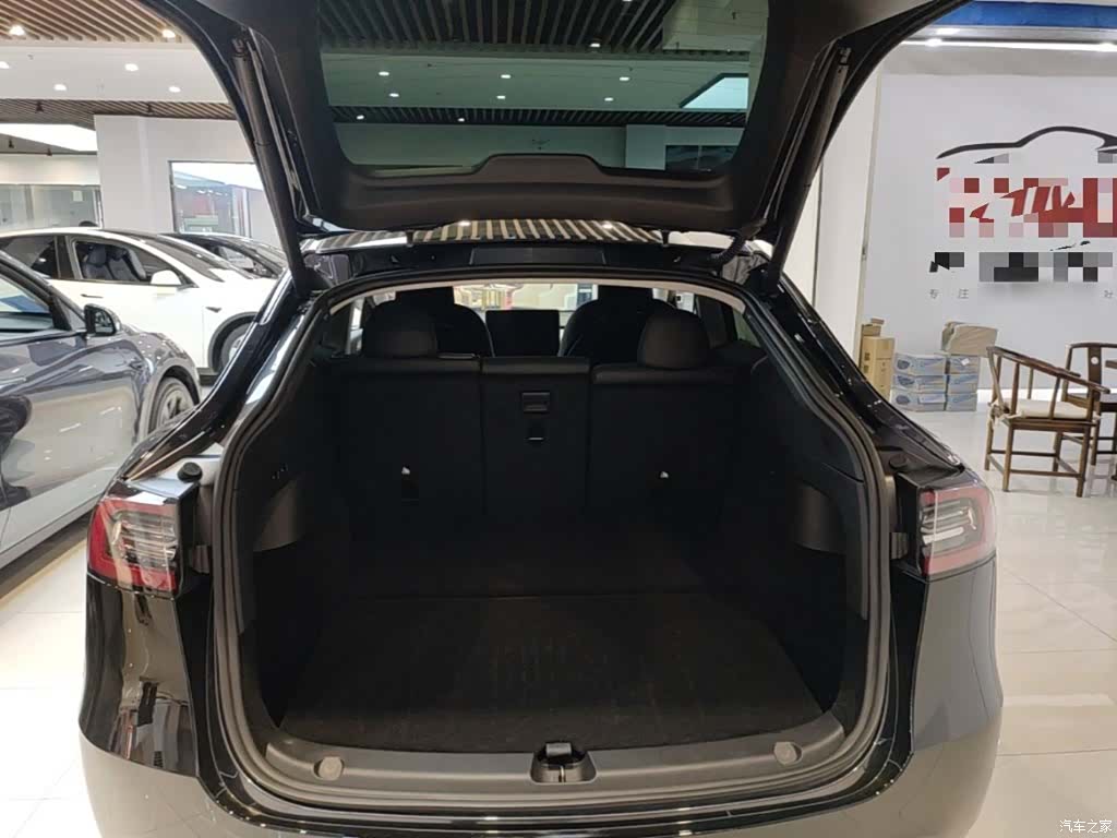 Tesla Model Y, 2024 19