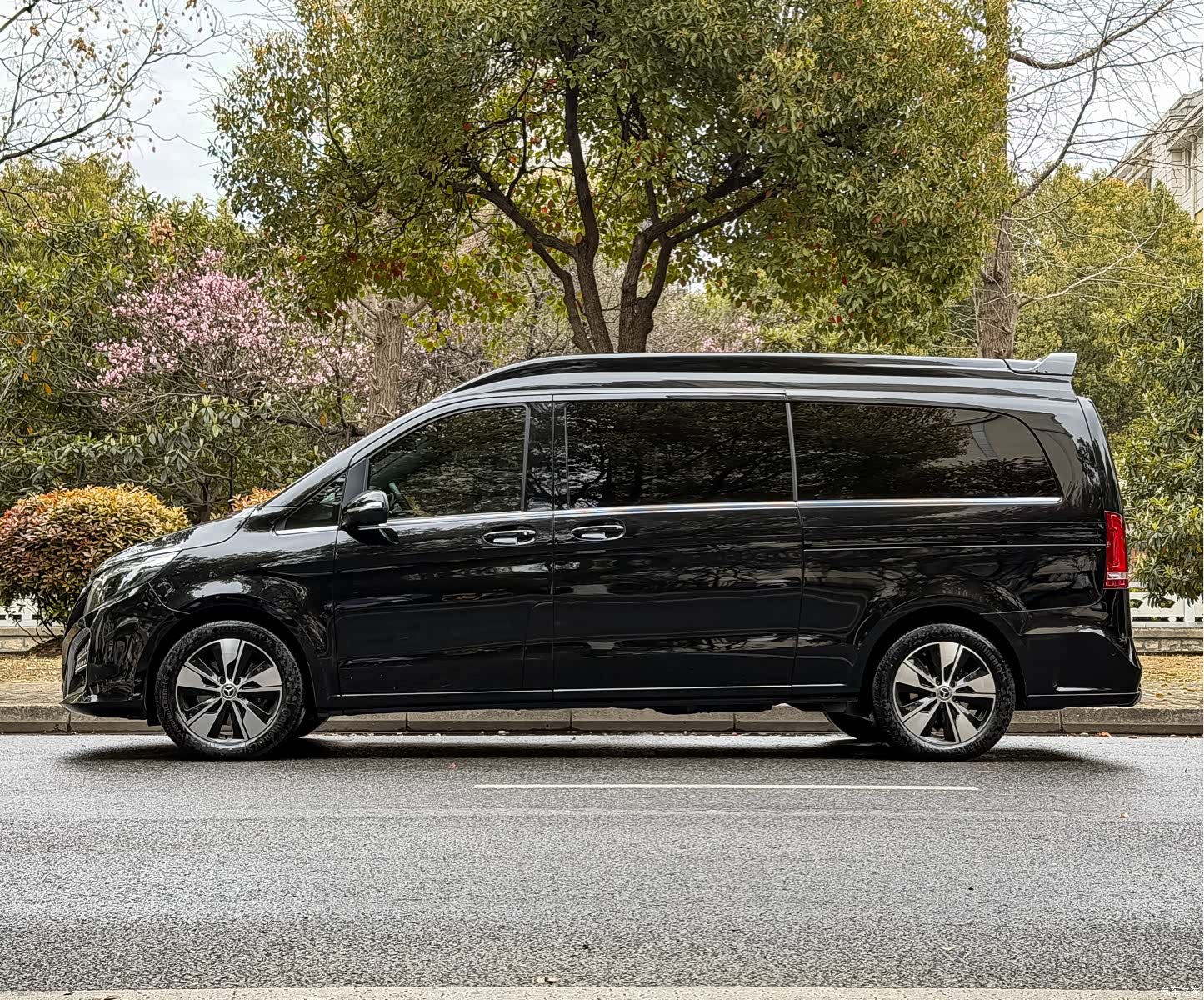 Mercedes-Benz V-Class, 2024 28
