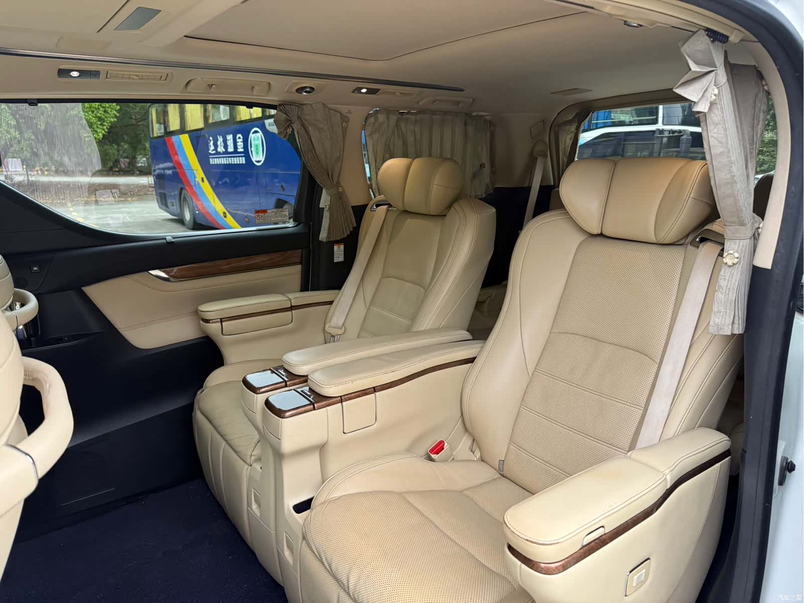 Toyota Alphard, 2018 13