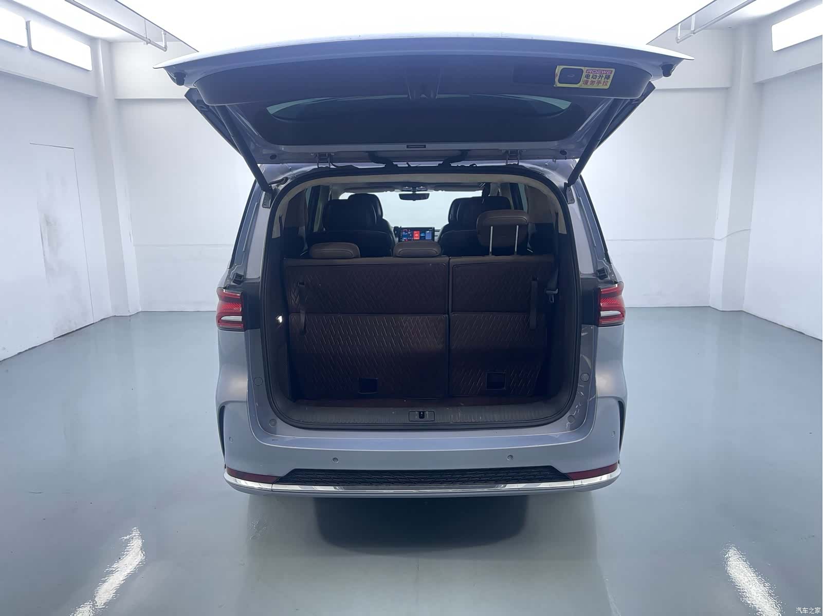 Roewe iMAX8, 2022 12